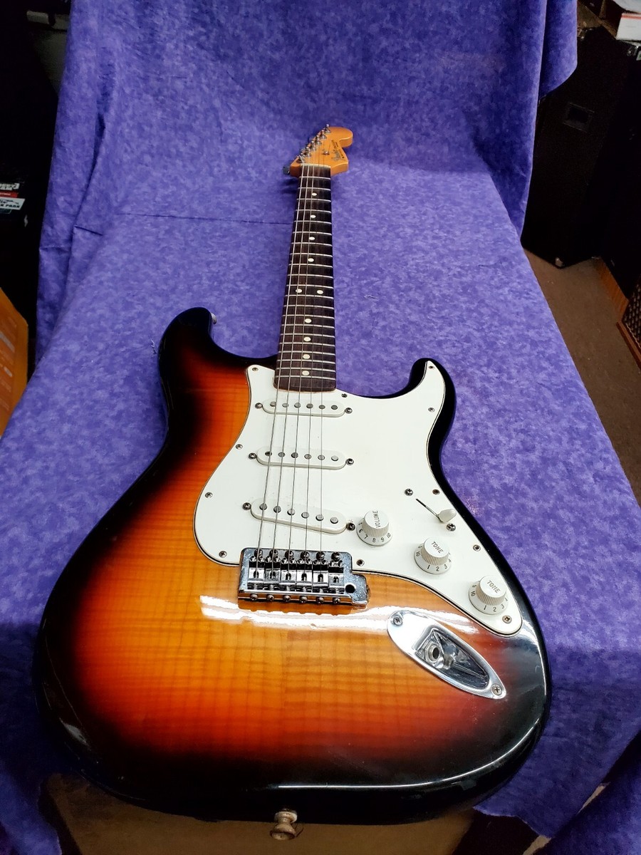 FENDER STRATOCASTER 60th Diamond Anniversary SPECIAL EDITION FENDER STRATOCASTER 60th Diamond Anniversary SPECIAL EDITION
