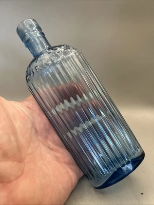 RARE POISON BOTTLE EMBOSSED WITH  :SIR WILLIAM BURNETTS DISINFECTING FLUID: - Image 1 of 4