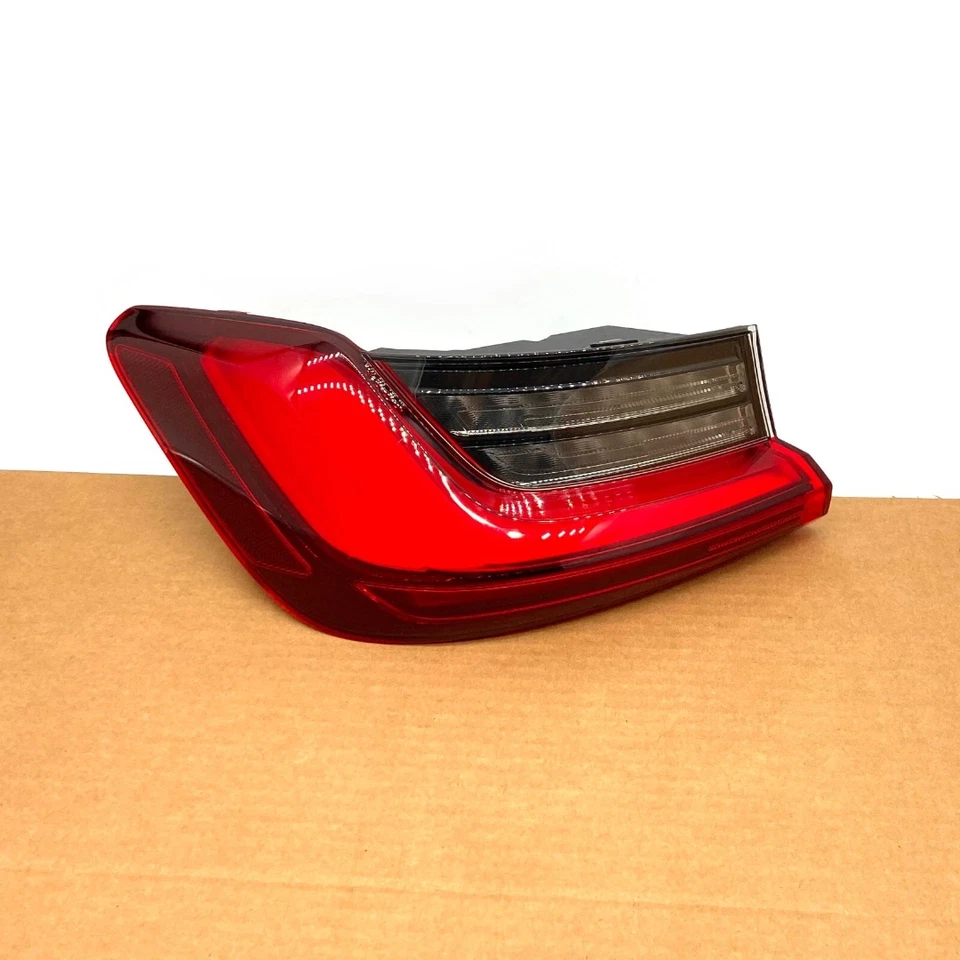 OEM 19-23 BMW 330i 330e M3 lado del conductor LED luz trasera parada bombilla lámpara H35A3BCA101 Foto 2 de 4