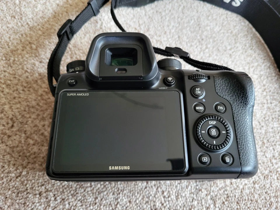Samsung NX1 Kamera Systemkamera APS-C-Sensor 28,2 Megapixel - Bild 2 von 4