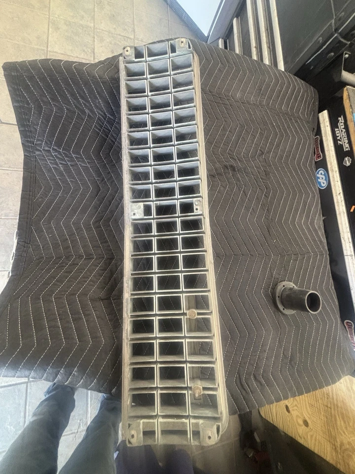 Parrilla Chevy Caprice 1986-1990 OEM pieza original 14081651 GM 209012617 Foto 3 de 3