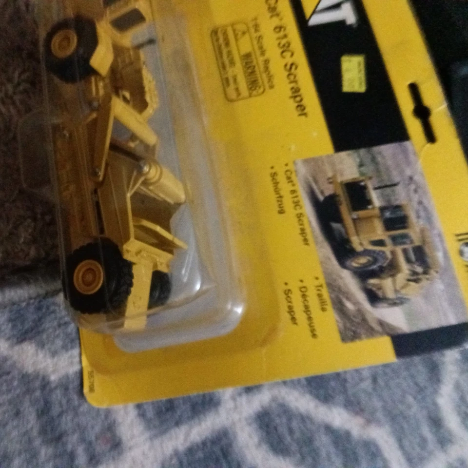 Rascador/movedor de tierra Caterpillar CAT 613C de Norscot escala 1/64 Foto 3 de 4