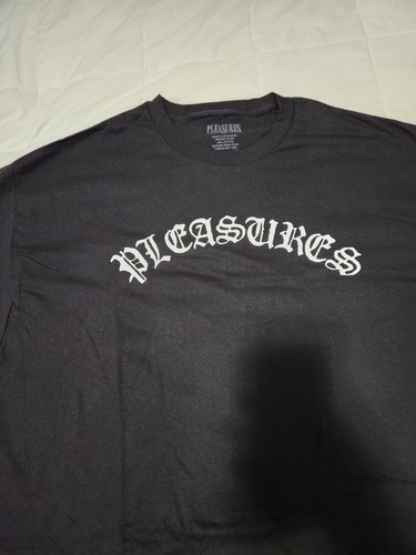 Size XXL - Pleasures Old E Logo Tee T Black BRAND NEW Old English Font - Picture 2 of 3