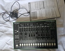 Roland TR-8 Digital Drum Machine Rhythm Performer Built-In Effects 16 Pads PSU