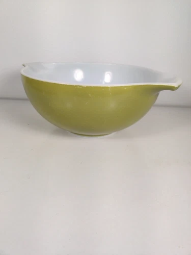 Pyrex Mixing Bowl Verde Avocado Green #443  2 1/2 QT. Nesting Cindarella