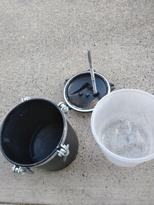 CAPSPRAY 2 GAL CAPACITY  PAINT  TANK  NICE & CLEAN    GOOD COST  