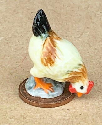 Dolls House Brown And Black Feeding Chicken 1:12 Scale Ceramic Hen E tumdee
