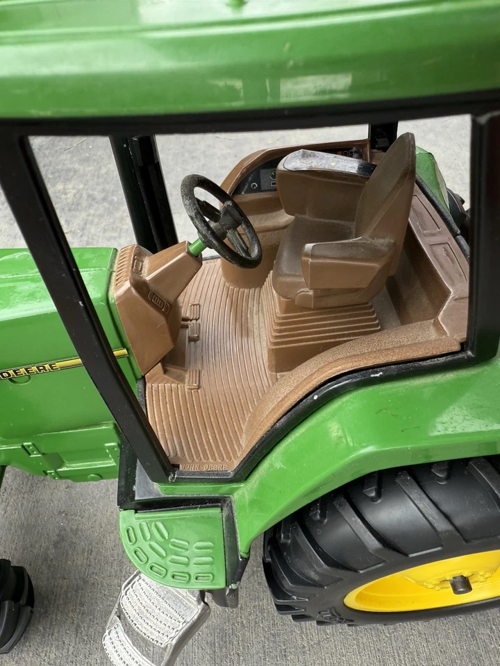 Tractor John Deere 8300 1/16 con asistencia de rueda delantera diecast - ¡Video! Foto 4 de 4