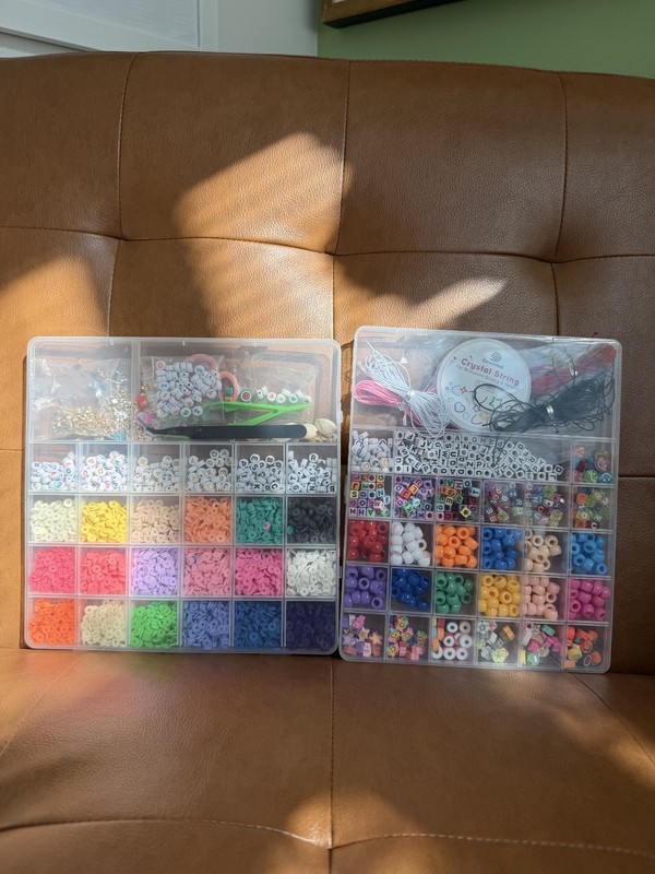 New Jewelry Kit (Two Kits w/ 1000+ Pieces Necklace Wristband