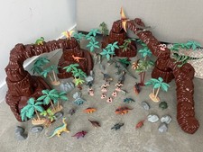 Land Of The Dinosaurs PREHISTORIC PLAY SET Caveman Plastic Figures Palm Trees