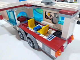 🔥LEGO CITY 4435 Car and Caravan 100% Complete w/ instructions & Minifigures