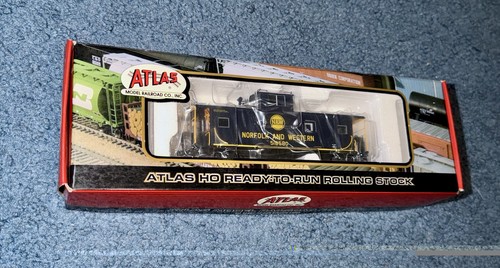 Atlas HO Norfolk & Western Standard Cupola Caboose / #518580 / #1304-3 | Condition: Used
