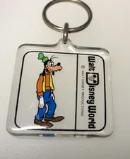 Vintage Walt Disney World Goofy Cartoon Character Keychain Key Ring Chain Fob