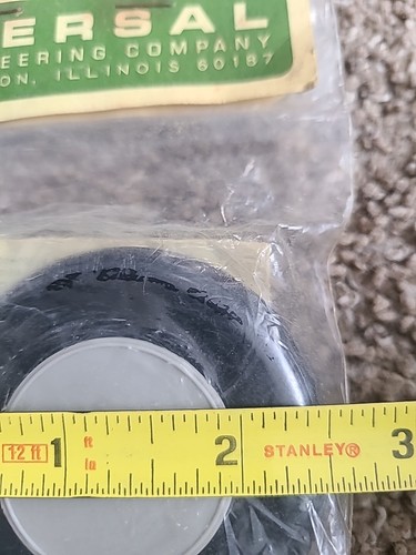 NEW VINTAGE PAIR OF UNIVERSAL 2 1/2" WHEELS FOR R/C AIRPLANES - Picture 2 of 3