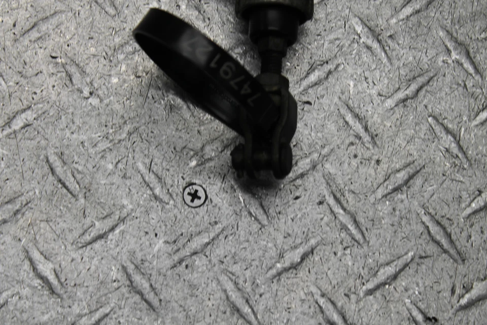 Suzuki Marauder 1600 VZ1600 E3 2004 freno trasero cilindro maestro con depósito Foto 2 de 4