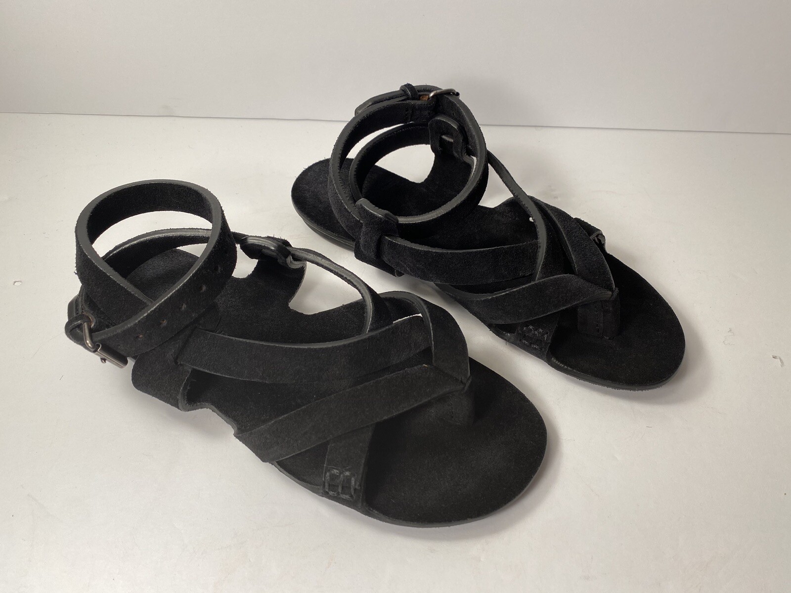 Saint Laurent Culver sandali con cinturino in camoscio piatto nero 35 5 $875