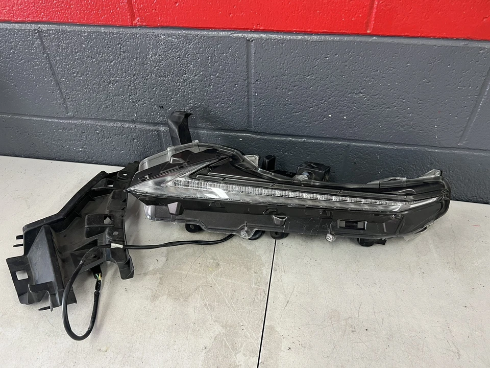 2015-2021 LEXUS NX300H ЛЕВЫЙ ПОВОРОТНИК OEM - Изображение 2 из 4