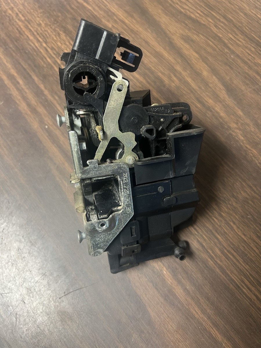 1998-2002 Mercedes-Benz W210 W202 Door Latch Lock E300 E430 C280