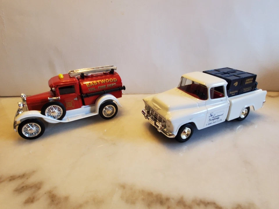 Vintage Eastwood diecast Model A Ford Fire Engine 1955 Cameo Truck 1:25 Banks 47 - Image 4 of 4
