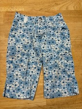 Vintage Oshkosh B gosh Girls 2T Blue And White Floral Capri Pants