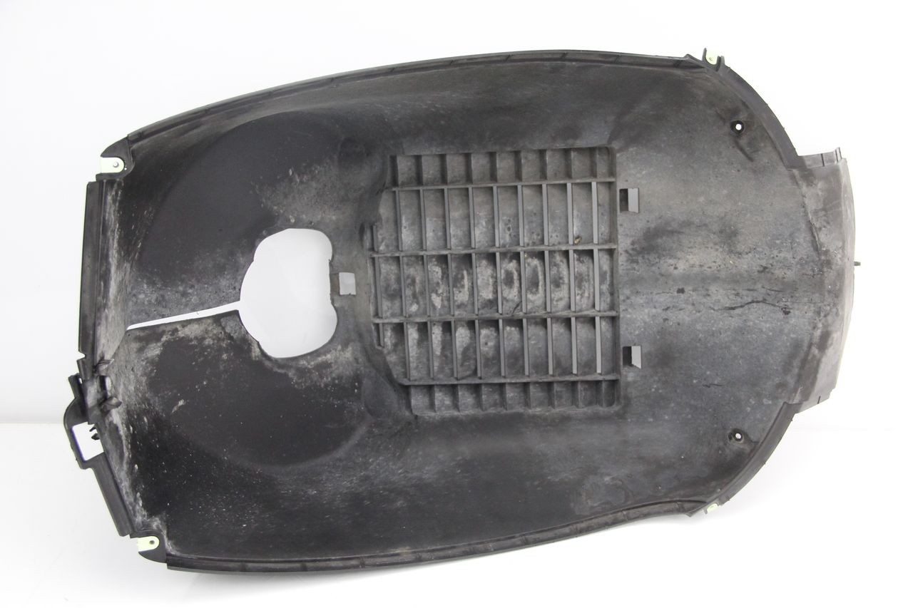RADIATOR GRILLE - PEUGEOT SATELIS 125 (2006 - 2009)