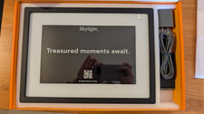 Skylight Frame 10 inch Wi-Fi Digital Picture Frame P200 Brand New