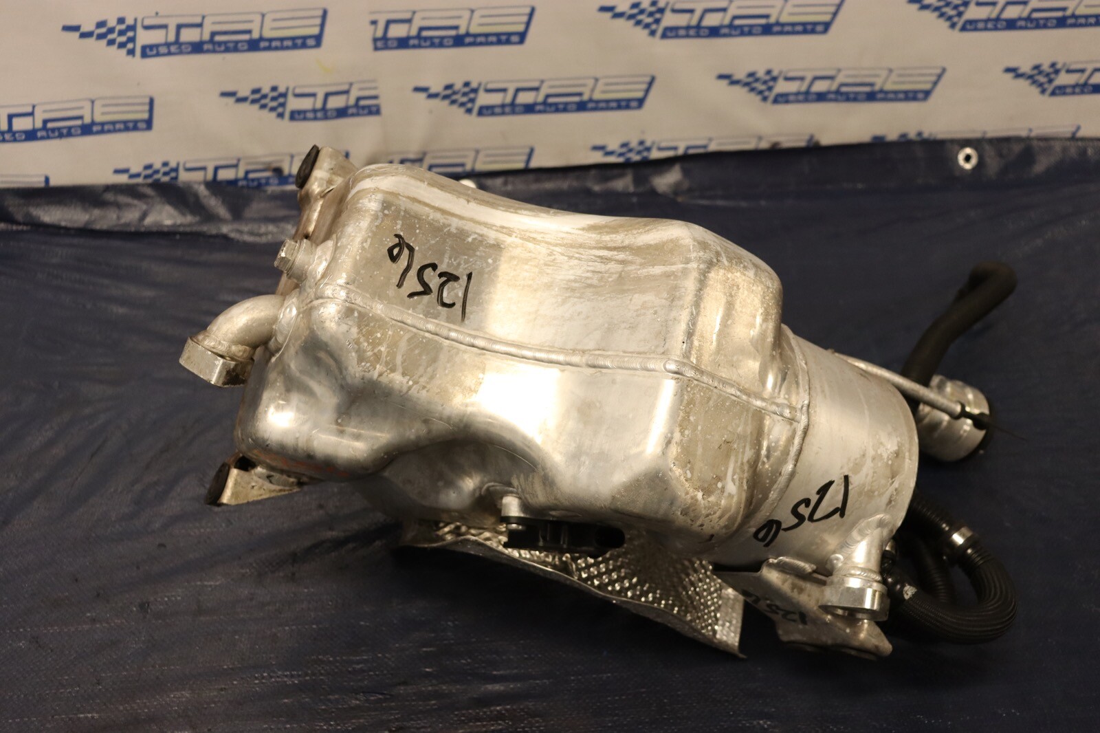 2012 AUDI R8 5.2 QUATTRO SPYDER V10 OEM ENGINE OIL RESERVOIR CONTAINER #1256
