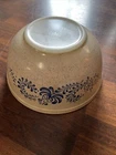 Vtg Pyrex Homestead #403- 2 1/2 Qt. Nesting Mixing Bowl Tan Blue Speckled Design