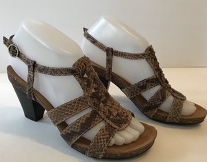 naturalizer beige sandals