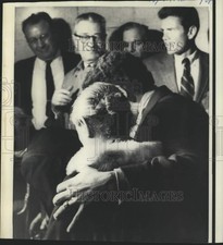 1969 Press Photo Mary Sirhan with son Munir and attorney leave Los Angeles court