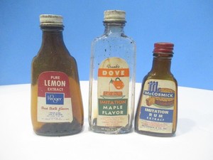 ( 3 ) Vintage McCormick Kroger and Frank's Dove Food Flavoring Glass Bottles