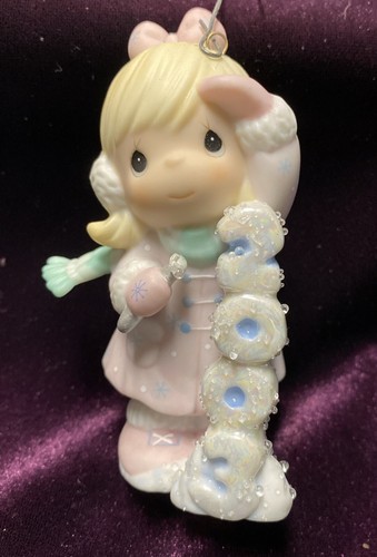 Precious Moments #112840 "Icy Good Times Ahead" 2003 Ornament Winter Weihnachten