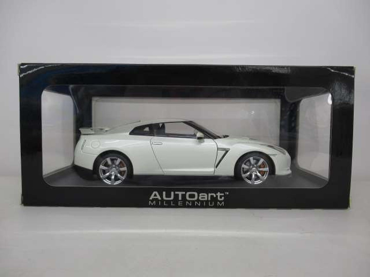9*6様 AUTOart 1/18 Nissan GT-R35 ジャンク AUTOart 1/18 Nissan GT-R (R35) Nismo Special Edition Gray