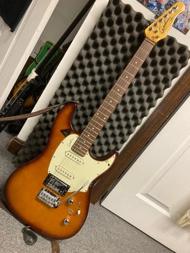 GODIN Session Strat Style HSS w tremolo