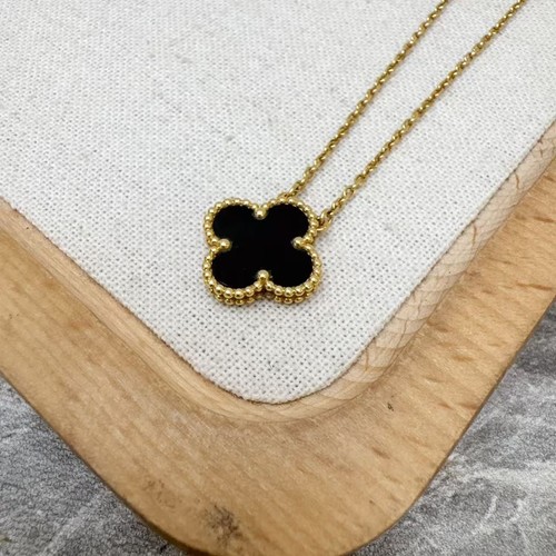 Van Cleef & Arpels Vintage Alhambra Necklace 18K Yellow Gold Onyx