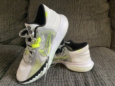Zapatillas Hombre Kyrie Flytrap v Talla 9.5 Summit Blanco/Negro