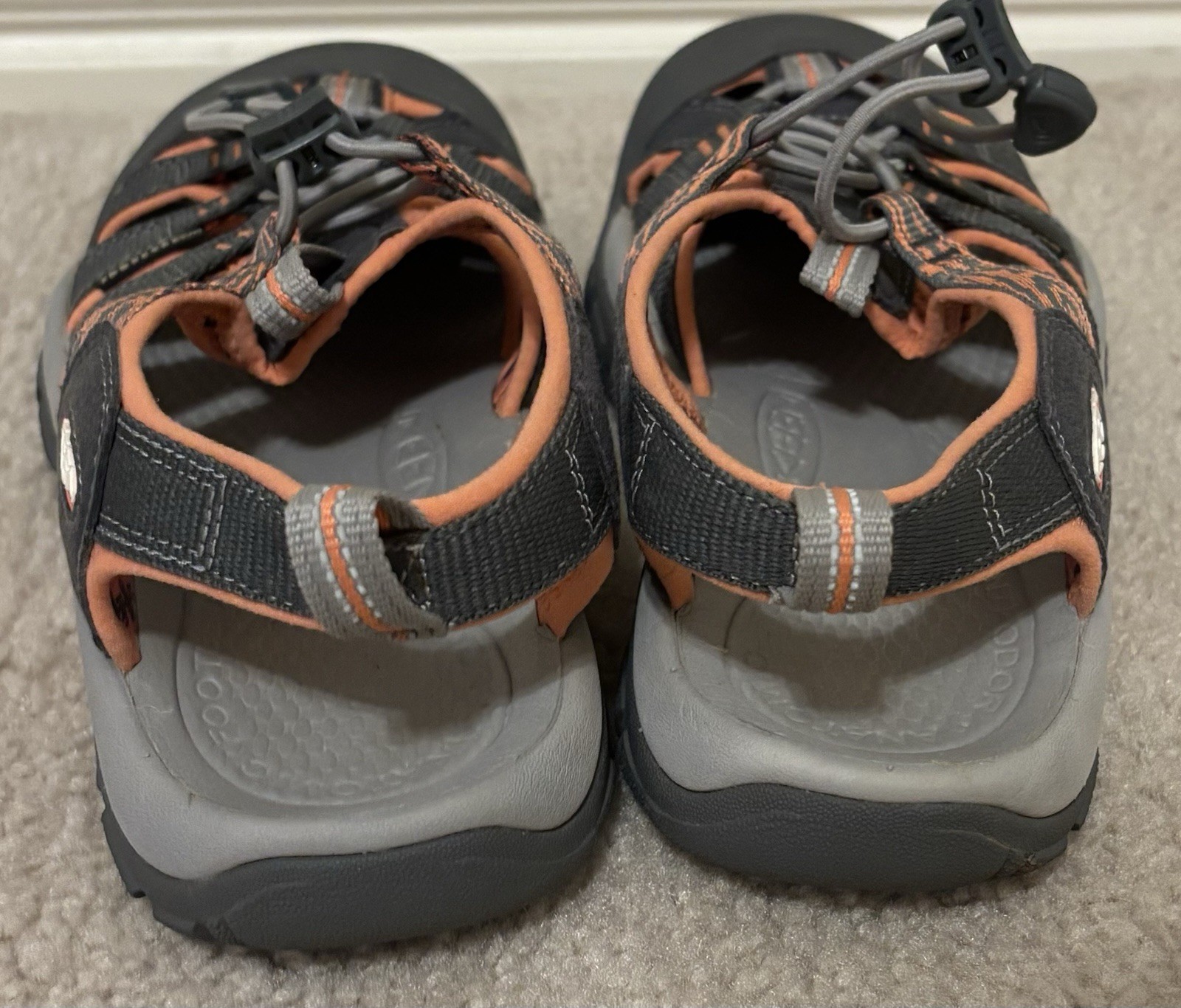 Keen Newport Hydro 1018947 sandalo donna grigio corallo taglia 7 5