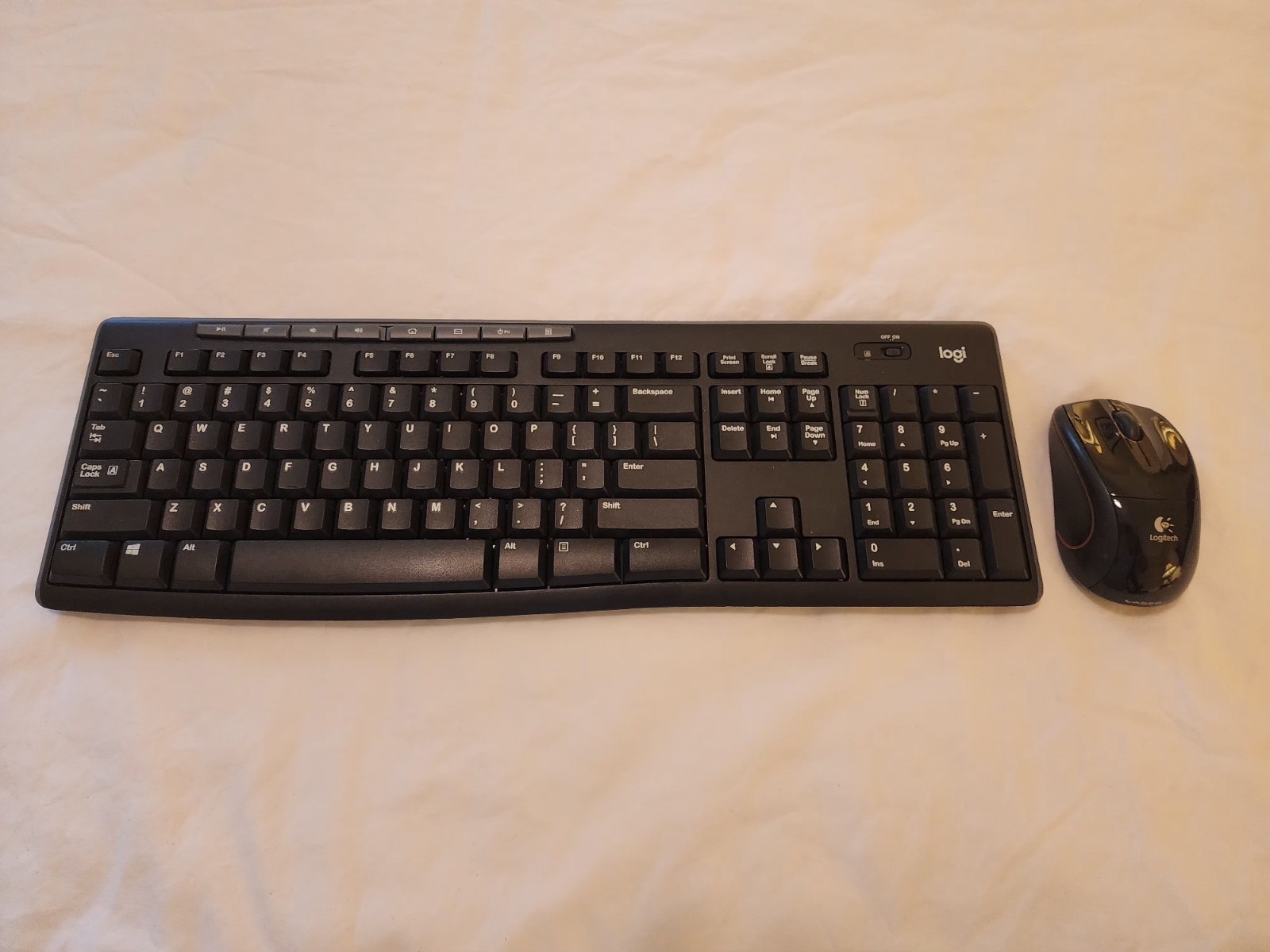 Logitech Wireless Keyboard and Mouse K270 with Receiver/Batt