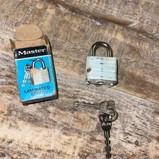 Vintage Master Lock No. 10 Steel Padlock w/ Box, 2 Keys Milwaukee Wis, USA