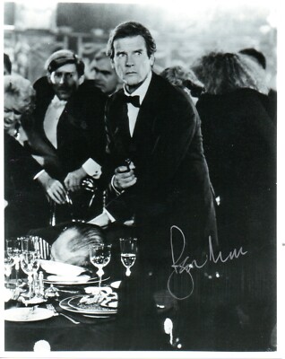 Roger Moore James Bond signed 10 x 8 cm Autogramm Foto COA Picture Proof
