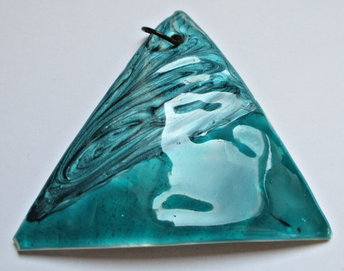 Pendentif argent, de forme couperet, intérieur en émail guilloché