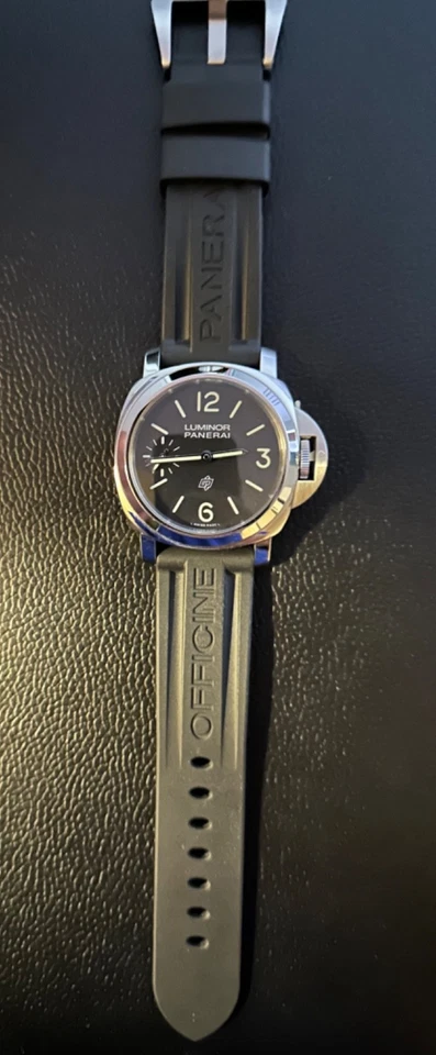 Reloj Panerai Luminor Negro - Caja PAM 1084 y Papeles traídos de AD - 6 Correas Foto 2 de 4