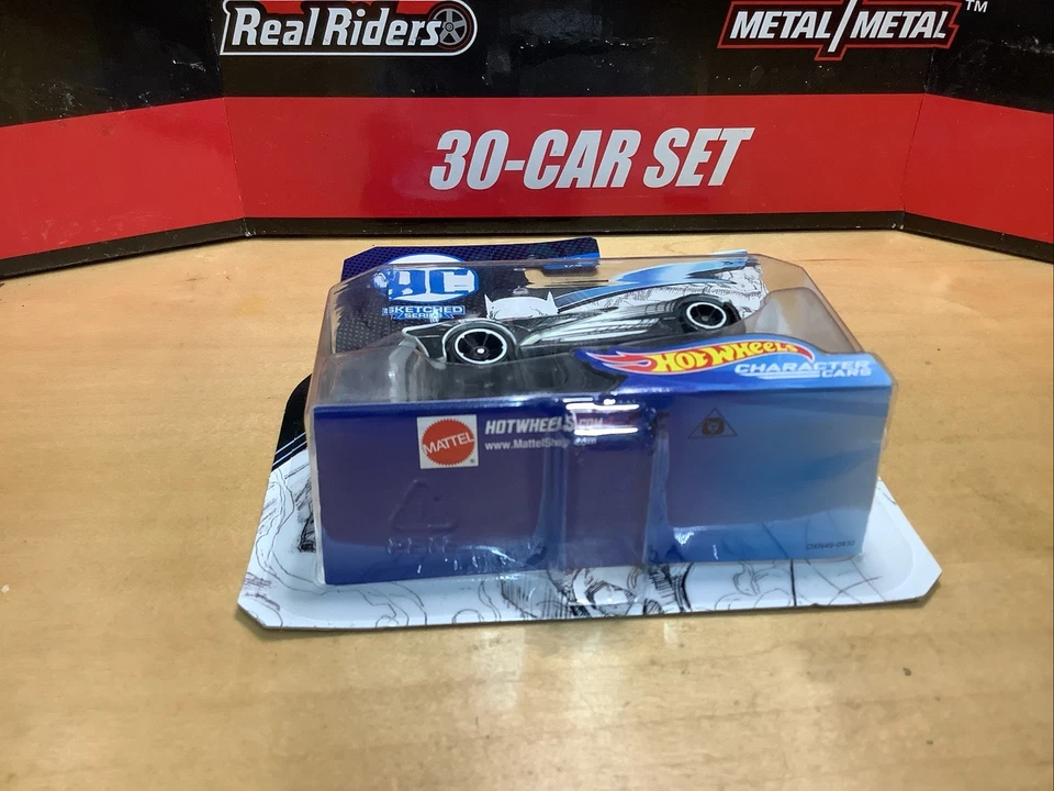 New/Sealed 2017 Hot Wheels Character Cars DC Sketched Series BATMAN #1/5 - Image 3 of 4