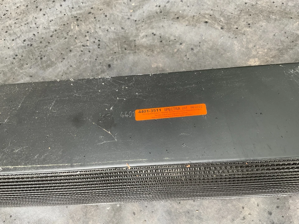 Intercooler turbocompresor enfriador de aire de carga premium Spectra 4401-3511 Foto 2 de 3