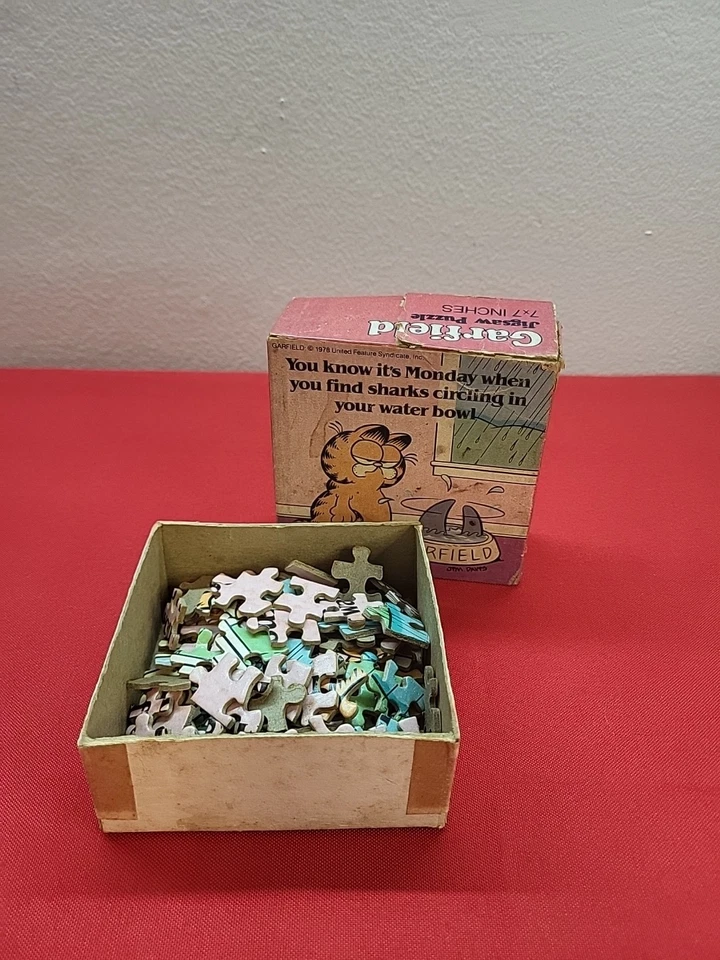 Rompecabezas vintage 1978 Garfield 7" x 7" 99/100 piezas D167 - Tiburones Foto 2 de 4