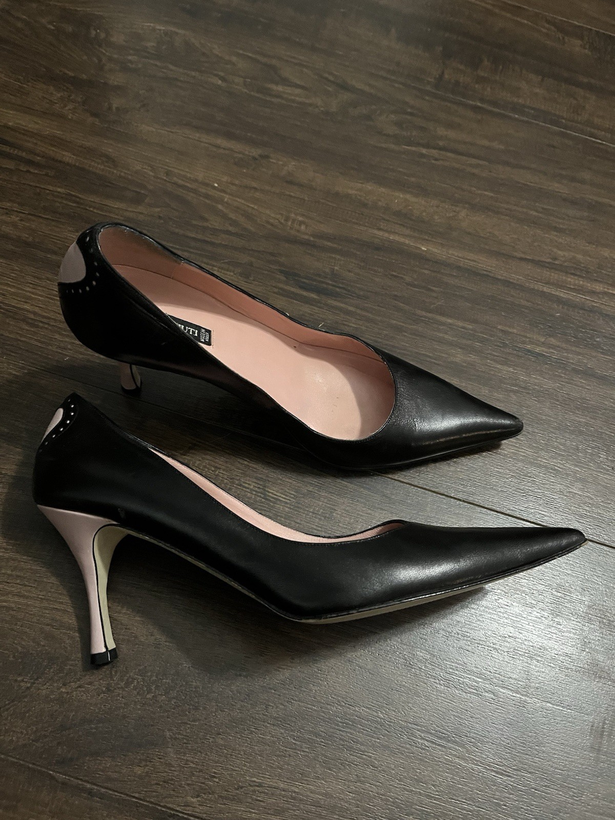 Vintage Claudia Ciuti Black Leather Pointed Toe Heels Italy Sz 10 Y2K Heart Pink