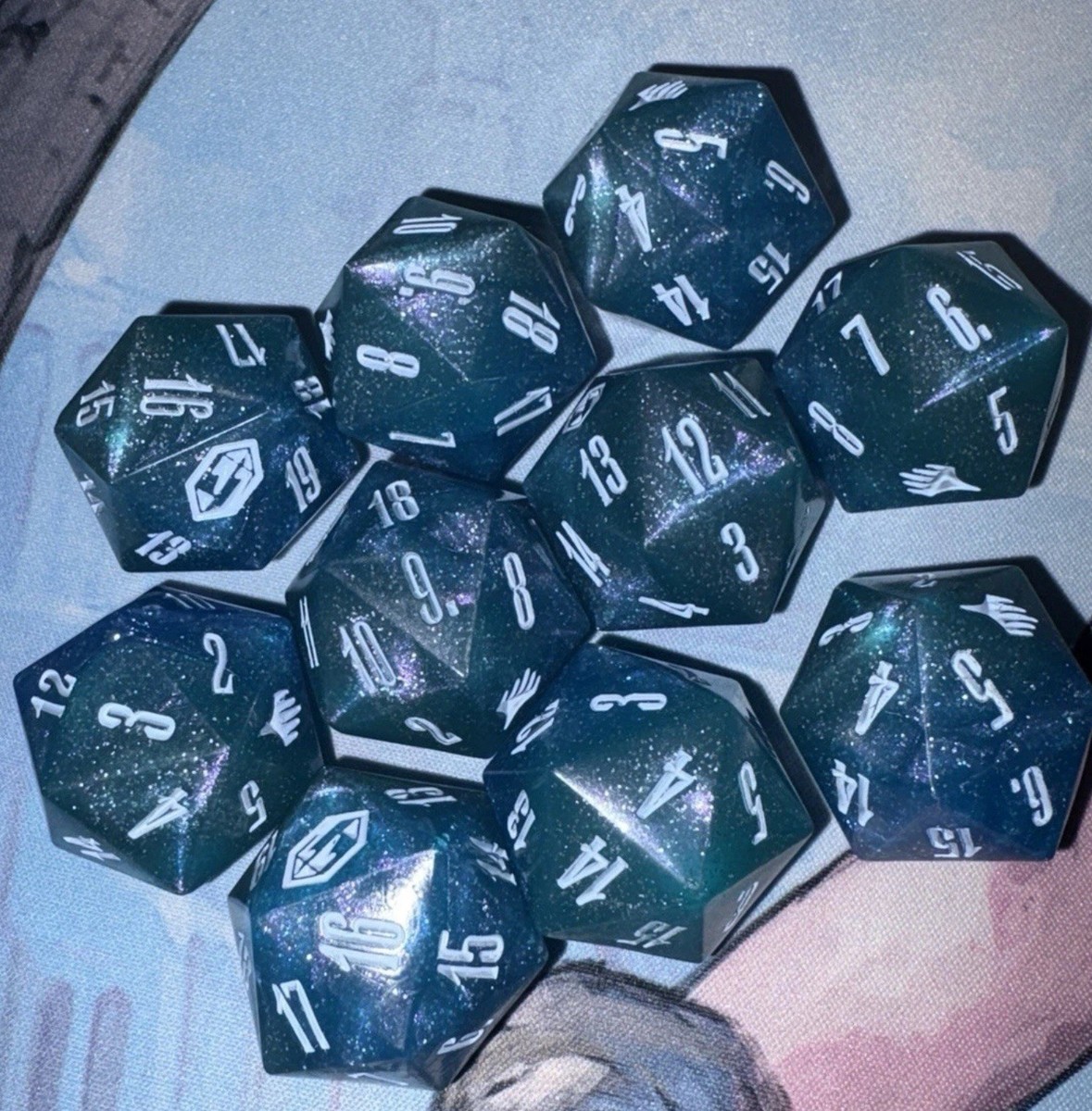 マジック：ザ・ギャザリング final fantasy gift bundle box dice set So, the dice in prerelease/gift bundle : r/magicTCG