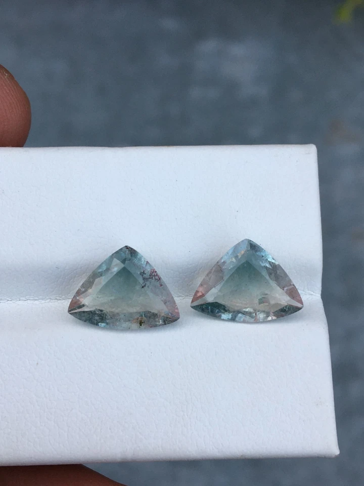 Fabulous bio tourmaline special cut gemstone pair good color trillion 4.70 carat - Image 3 of 4