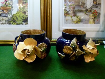 Antike 2 französische Barbotine Majolika Vase applizierte Rosenvasen