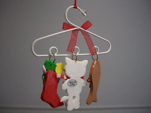 White Clothes Hanger Dangling Cat Kitten Fish Stocking XMas Ornament NWT - Picture 5 of 7